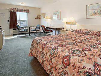Super 8 By Wyndham Meadow Lake Exterior foto